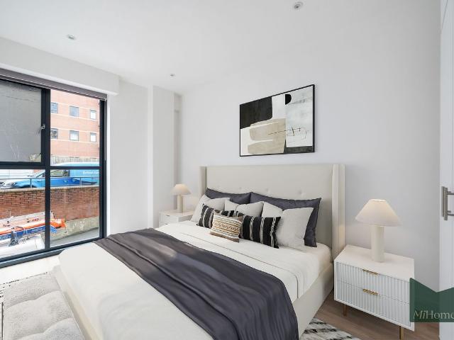 Bath Road, Chesterfield House SL1, 2 bed flat to rent, £1,495 pcm | PrimeLocation