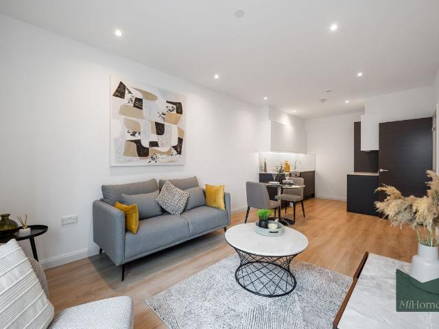 Bath Road, Chesterfield House SL1, 2 bed flat to rent, £1,500 pcm | PrimeLocation