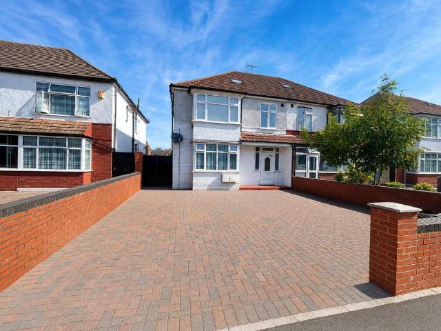 Bath Road, Greater London TW3 3 bed semi detached house to rent £2,700 pcm £623 pw