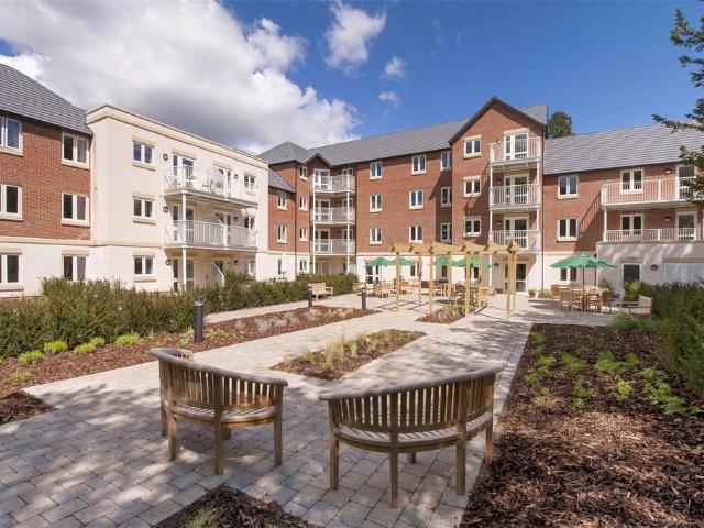 Bath Road, Devizes, Wiltshire, SN10 2 bed apartment to rent £4,000 pcm £923 pw