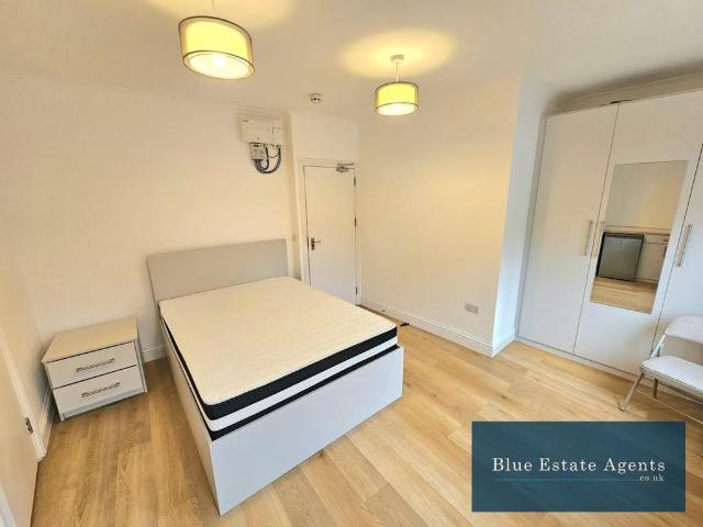 Bath Road, Hounslow, TW4 1 bed house of multiple occupation to rent £900 pcm £208 pw