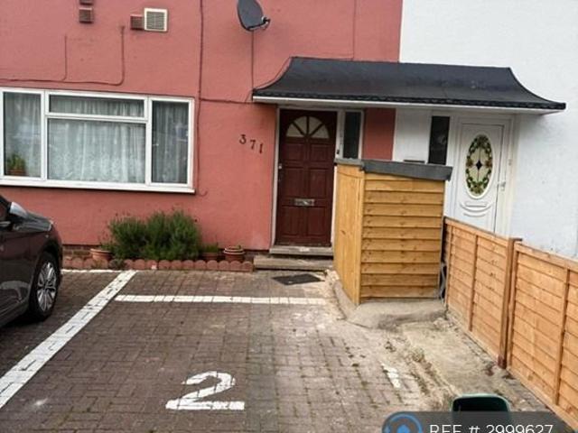 Bath Road, Hounslow, TW4 2 bed flat to rent £1,900 pcm £438 pw