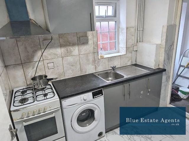 Bath Road, Hounslow TW4, 4 bed semi detached house to rent, £2,800 pcm | PrimeLocation