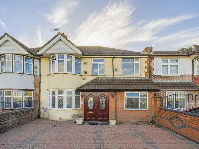 Bath Road, Hounslow TW5 7 bed semi detached house to rent £5,600 pcm £1,292 pw