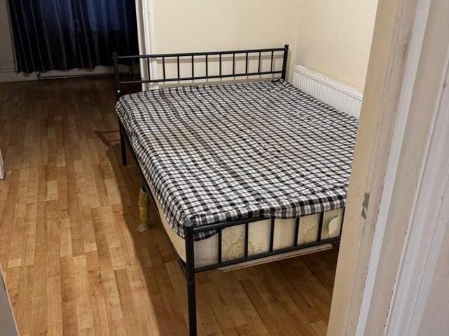 Bath Road, Hounslow TW3 1 bed flat to rent £1,250 pcm £288 pw
