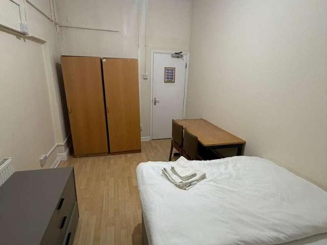 Bath Road, Hounslow, TW3