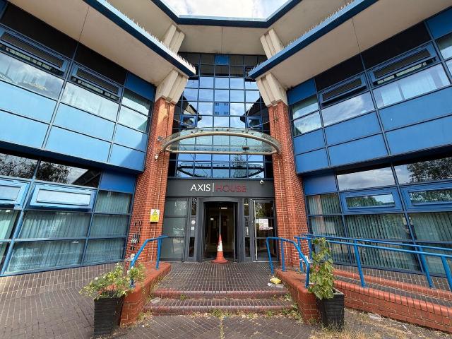 Bath Road, Heathrow UB3, 1 bed flat to rent, £1,300 pcm | PrimeLocation