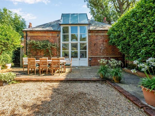 Bath Road, London, W4 2 bed apartment to rent £6,500 pcm £1,500 pw
