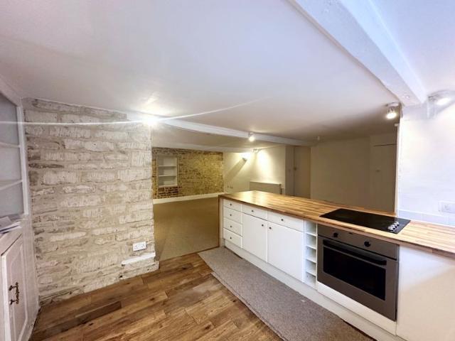 Bath Road, Nailsworth GL6, 2 bed flat to rent, £900 pcm | PrimeLocation