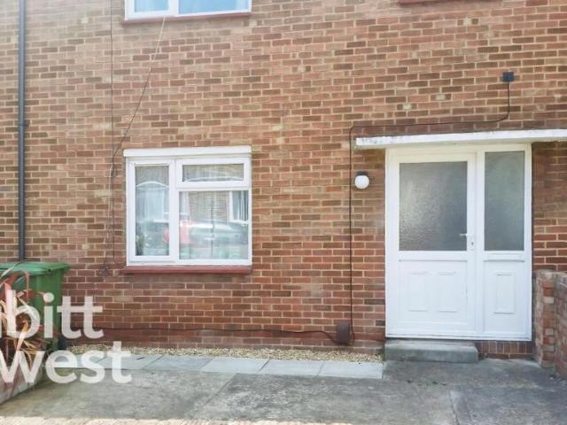 Bath Road Southsea PO4 3 bed terraced house to rent £1,400 pcm £323 pw