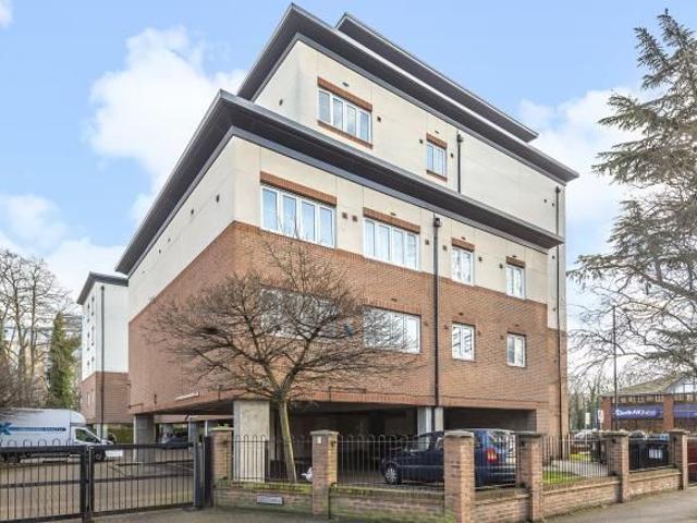 Bath Road, Slough SL1, 2 bed flat to rent, £1,500 pcm | PrimeLocation