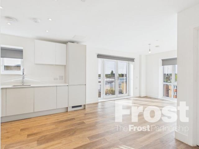 Bath Road, Slough SL1, 2 bed flat to rent, £1,675 pcm | PrimeLocation