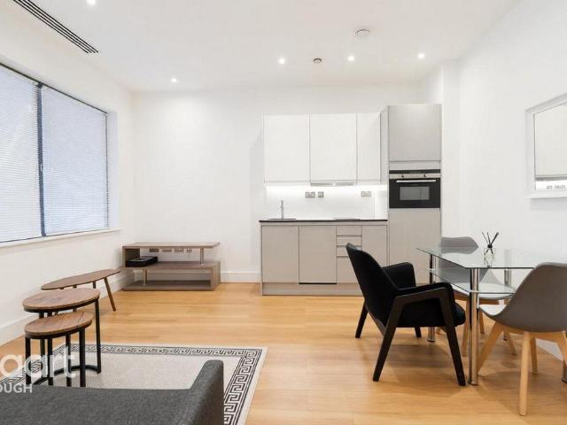 Bath Road, SLOUGH 2 bed apartment to rent £1,350 pcm £312 pw