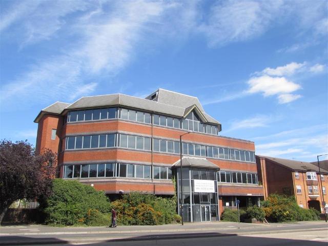 BATH ROAD STUDIO Studio to rent £950 pcm £219 pw