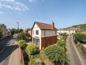 Bath Road, Stonehouse. 4 bed detached house to rent £1,850 pcm £427 pw
