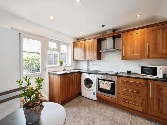 Bath Road, PO4 3 bed terraced house to rent £1,350 pcm £312 pw