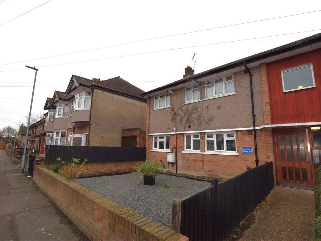 Bath Road, Romford RM6, 2 bed flat to rent, £1,600 pcm | PrimeLocation