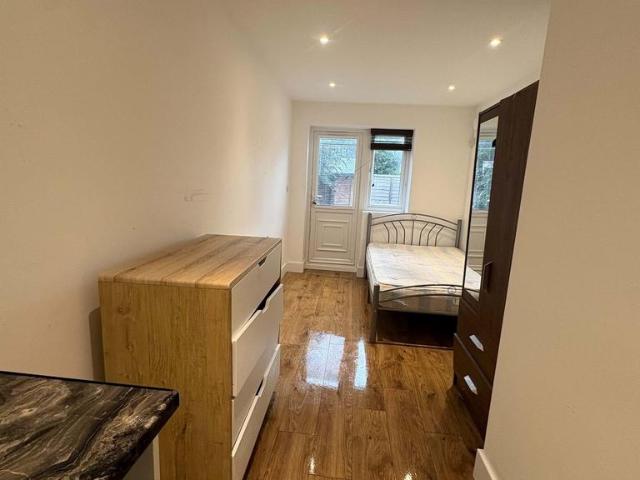 Bath Road, West Drayton, UB7 1 bed in a house share to rent £1,000 pcm £231 pw