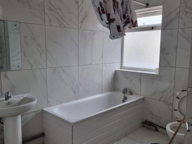 Bath Road TW5, 3 bed flat to rent, £2,150 pcm | PrimeLocation