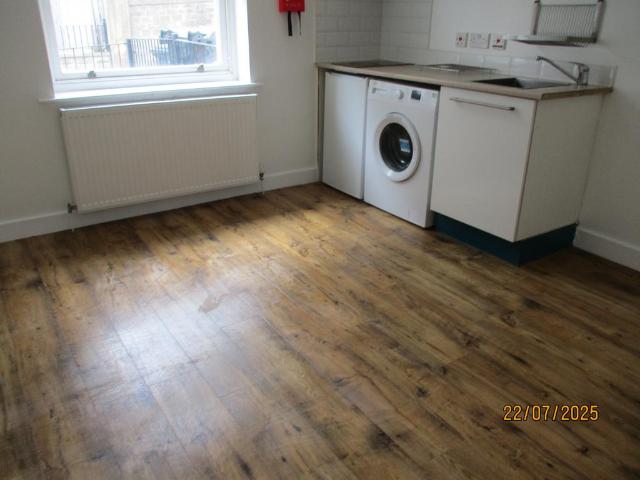 Bath Street, Huddersfield HD1 Studio to rent £550 pcm £127 pw