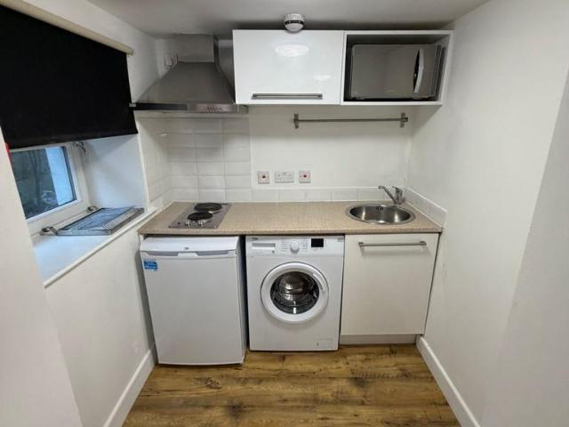 Bath Street, Huddersfield HD1 Studio to rent £535 pcm £123 pw