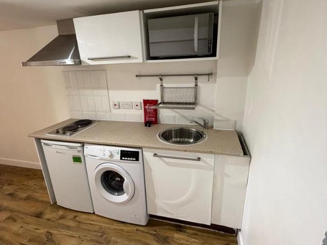 Bath Street, Huddersfield HD1 Studio to rent £535 pcm £123 pw