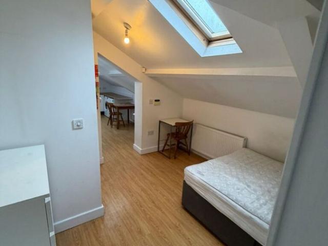 Bath Street, Huddersfield HD1, Studio to rent, £600 pcm | PrimeLocation