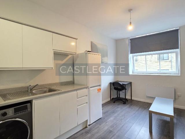 Bath Street, Huddersfield, West Yorkshire HD1, 1 bed flat to rent, £650 pcm | PrimeLocation