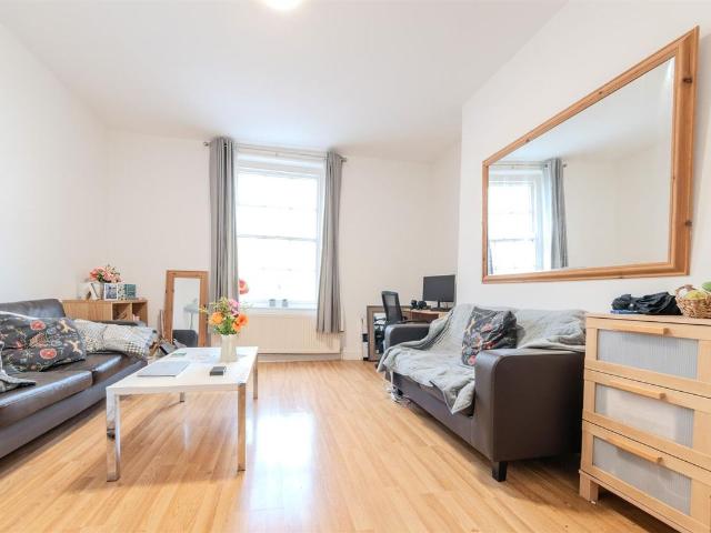 Bath Street, Leamington Spa CV31, 2 bed flat to rent, £1,150 pcm | PrimeLocation