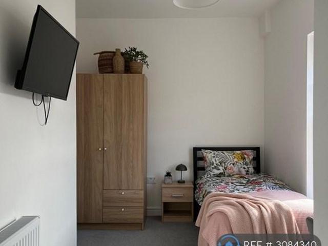 Bath Street, Manchester, OL9 1 bed in a house share to rent £570 pcm £132 pw