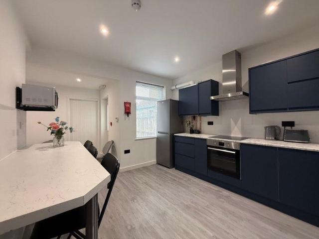 Bath Street, Rugby, CV21 1 bed apartment to rent £790 pcm £182 pw