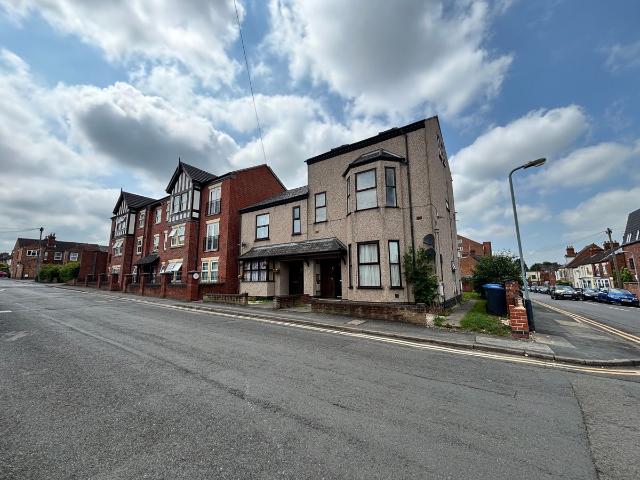 Bath Street, Rugby CV21, 2 bed flat to rent, £850 pcm | PrimeLocation