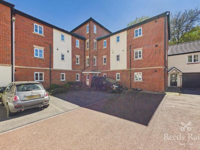 Bath Vale, Cheshire CW12 2 bed apartment to rent £750 pcm £173 pw