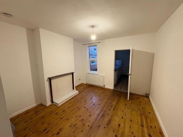 Bathley Street, Nottingham, NG2 3 bed terraced house to rent £1,000 pcm £231 pw