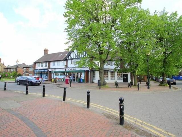 Bathurst Walk, Iver SL0, 2 bed flat to rent, £1,450 pcm | PrimeLocation