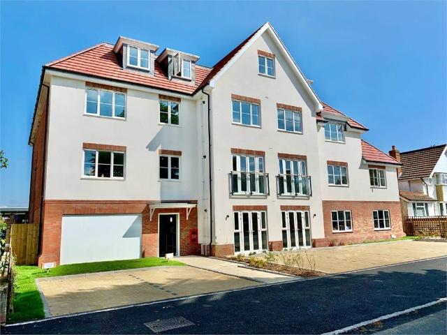 Bathurst Walk, Richings Park SL0 1 bed apartment to rent £1,400 pcm £323 pw