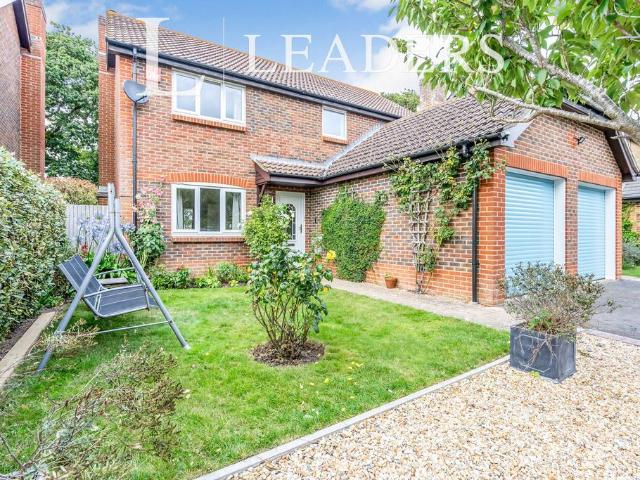 Bathurst Close, PO11 4 bed detached house to rent £2,000 pcm £462 pw