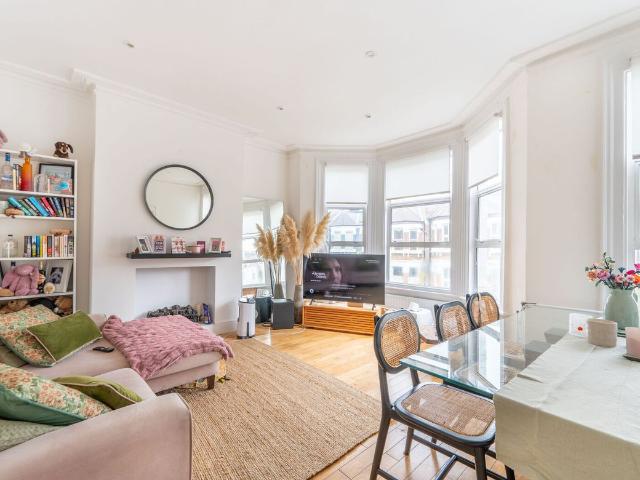 Bathurst Gardens, Kensal Green, London NW10, 2 bed flat to rent, £2,200 pcm | PrimeLocation