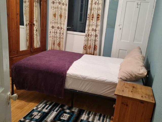Bathurst Gardens, London NW10 1 bed in a house share to rent £900 pcm £208 pw