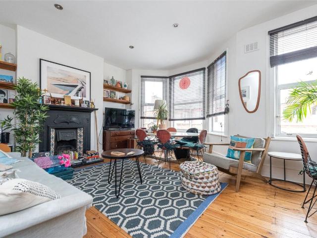 Bathurst Gardens, London NW10, 2 bed flat to rent, £2,100 pcm | PrimeLocation