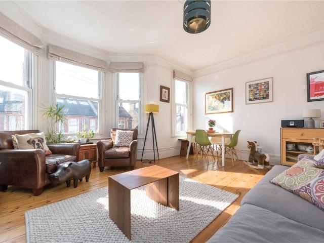Bathurst Gardens, London NW10, 3 bed flat to rent, £3,150 pcm | PrimeLocation