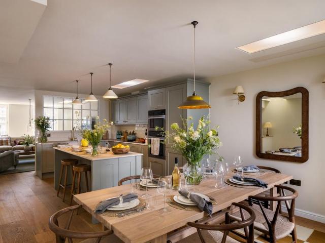Bathurst Mews, London, W2 3 bed mews to rent £13,000 pcm £3,000 pw