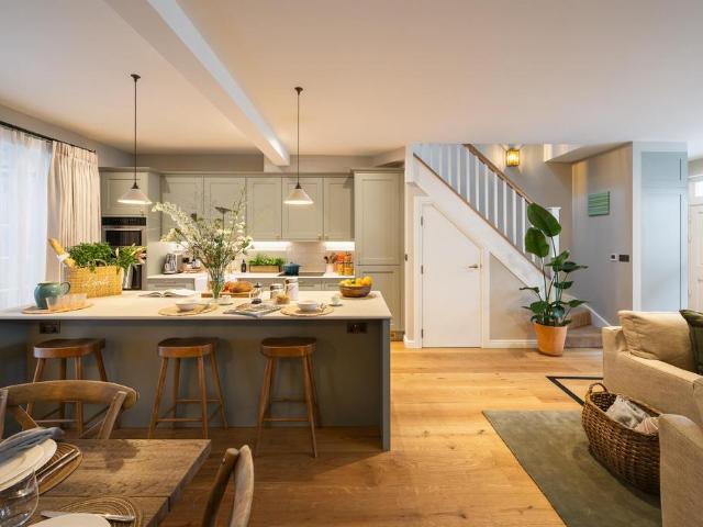 Bathurst Mews, London W2 3 bed terraced house to rent £13,000 pcm £3,000 pw