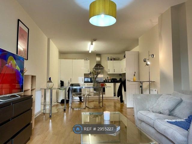 Bathurst Square, London N15, 1 bed flat to rent, £1,500 pcm | PrimeLocation