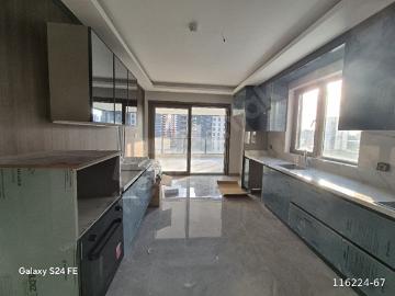 BATI VERADAN İSTANBUL YOLU YAKINI SIFIR LÜX KİRALIK 4+1DAİRE