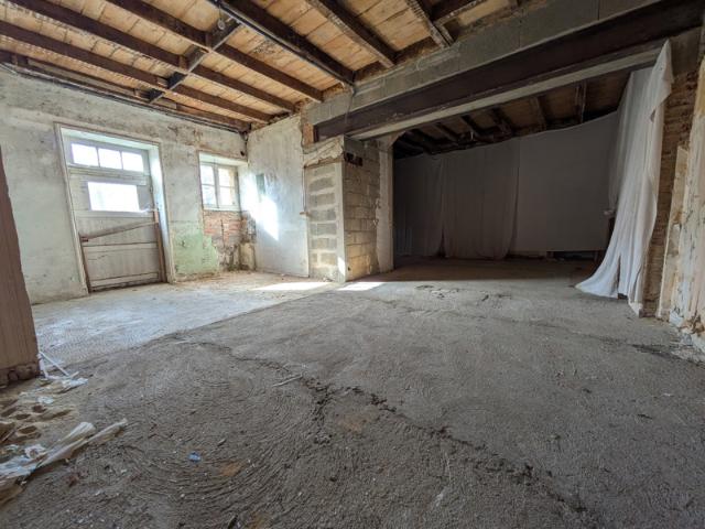 Bâtiment 200 m2 sur 2 étages Maison ou investissement loca