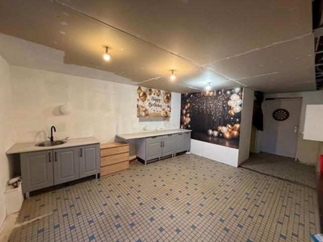 Bâtiment de 300m² environ à faire revivre