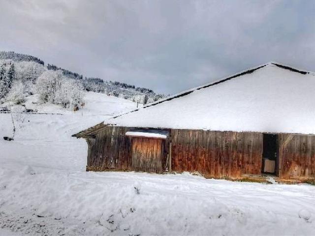 Bâtiment de la ferme à flanc de montagne 240m² Morzine Avoriaz