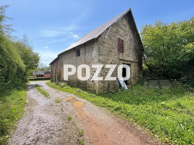 Bâtiment en pierres Saint Sauveur Villages Terrain de 12840 m2 environ