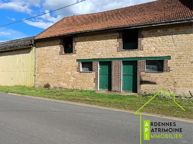 Bâtiment et écurie et terrain 6000m2